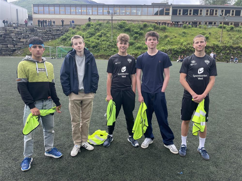 Bilete av dommarane i 9. klasse  - Klikk for stort bilete