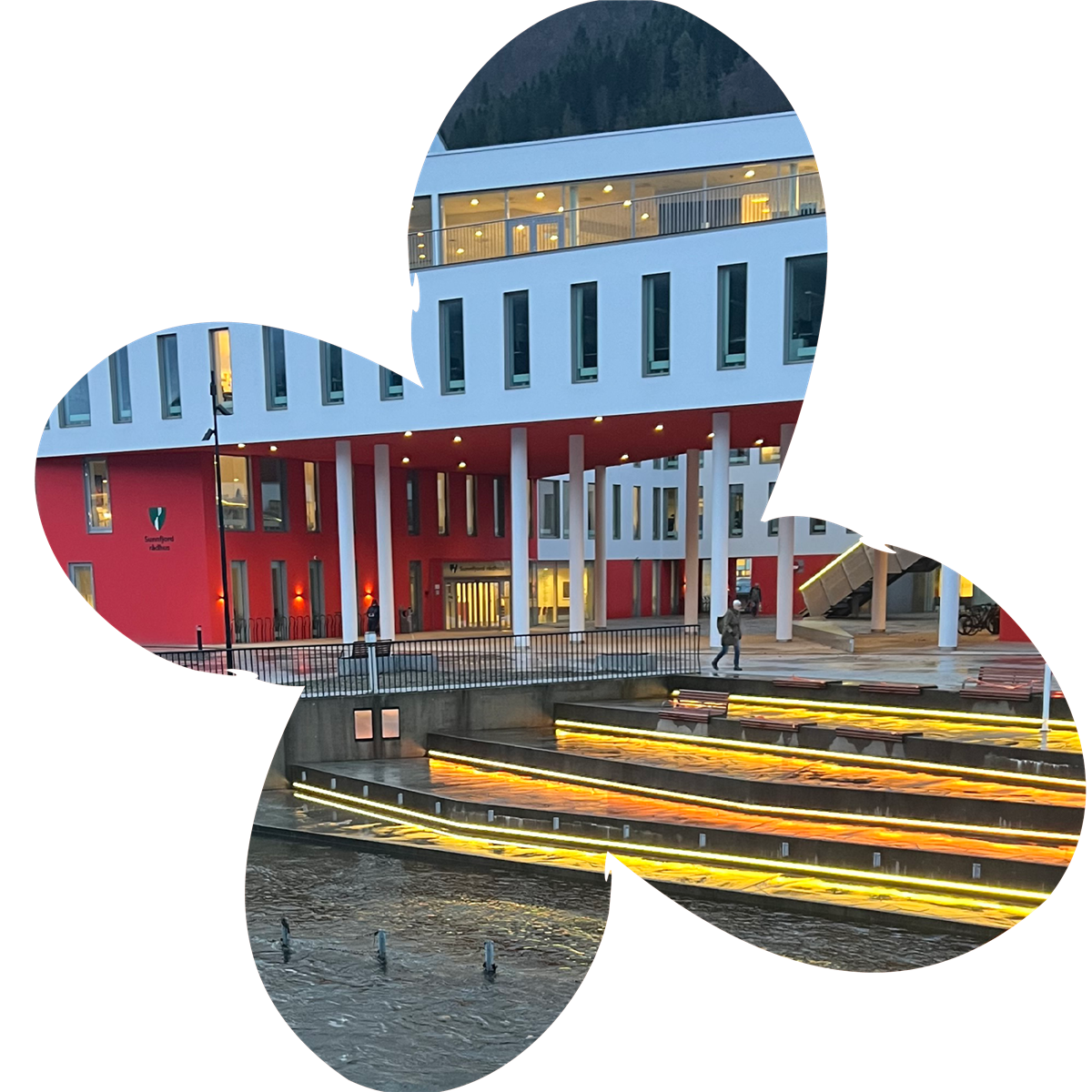 Rådhuset i Førde med høgt vatn i framgrunnen - Klikk for stort bilete